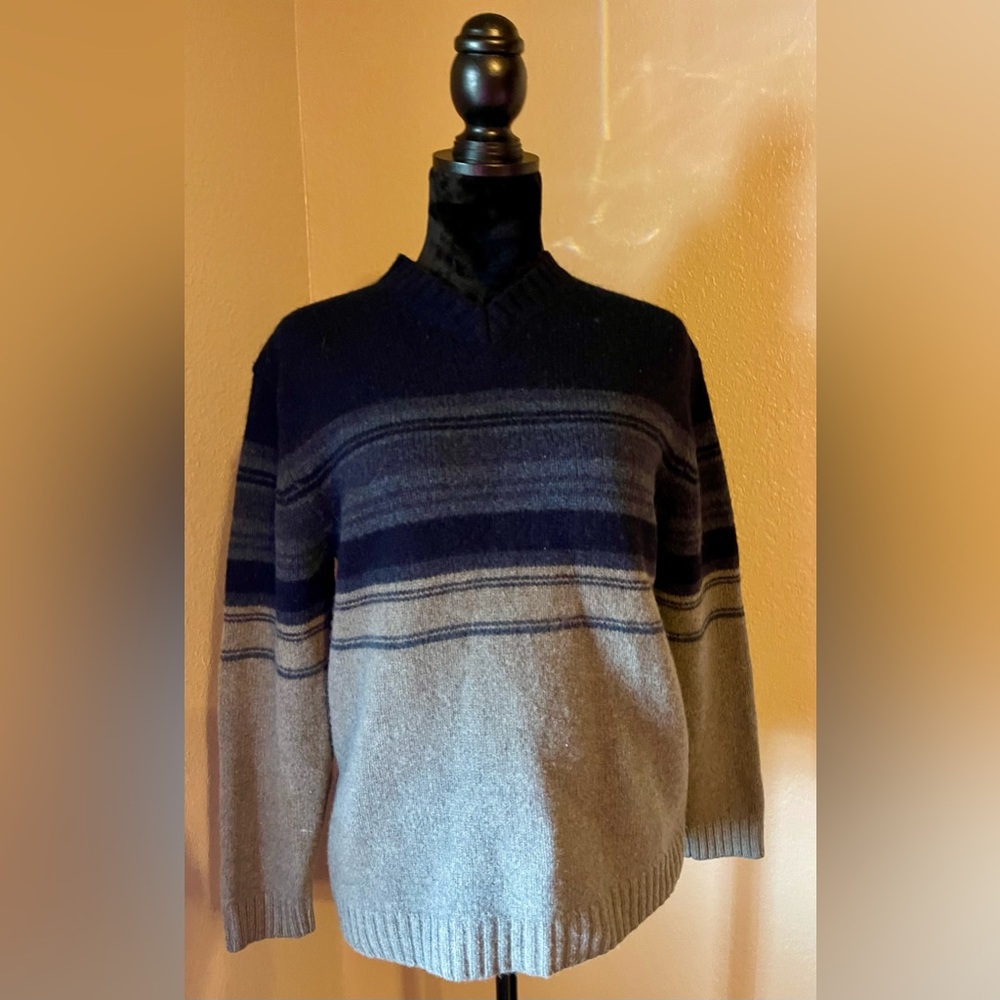 Banana Republic Women’s Sweater Size Medium